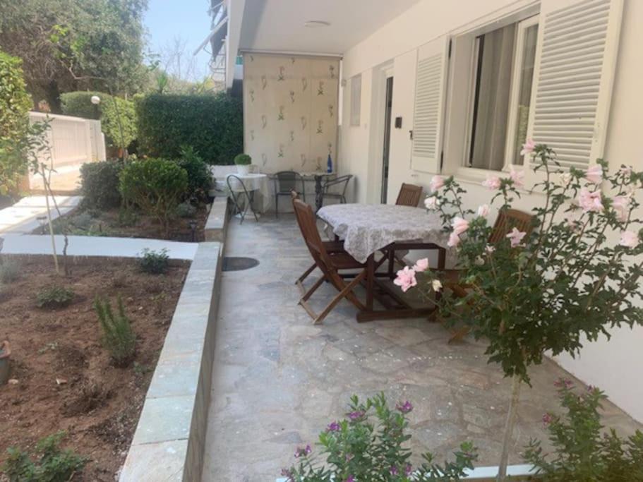 Saronida Apartment | Παραθαλάσσιο στούντιο με κήπο