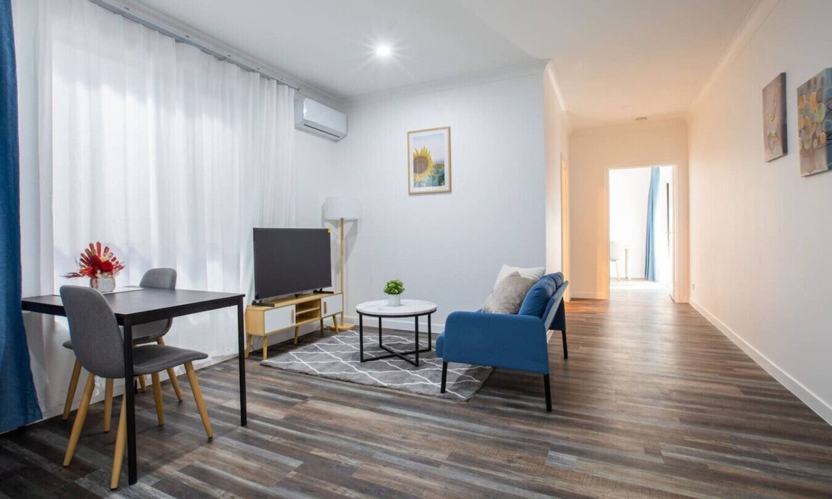 Oxley House | 1BR Unit | Private Bathroom Kitchen & living area