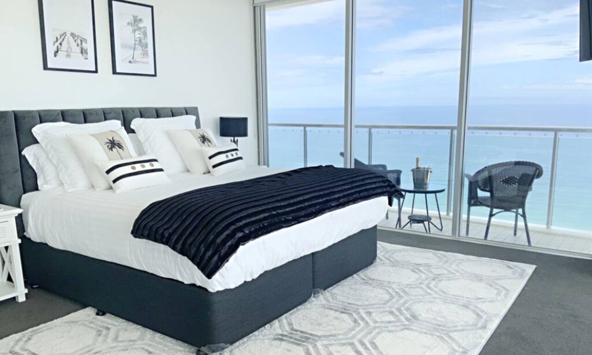 Broadbeach Apartment | 2 Level 3 bedroom luxury apartment with 180 degree views