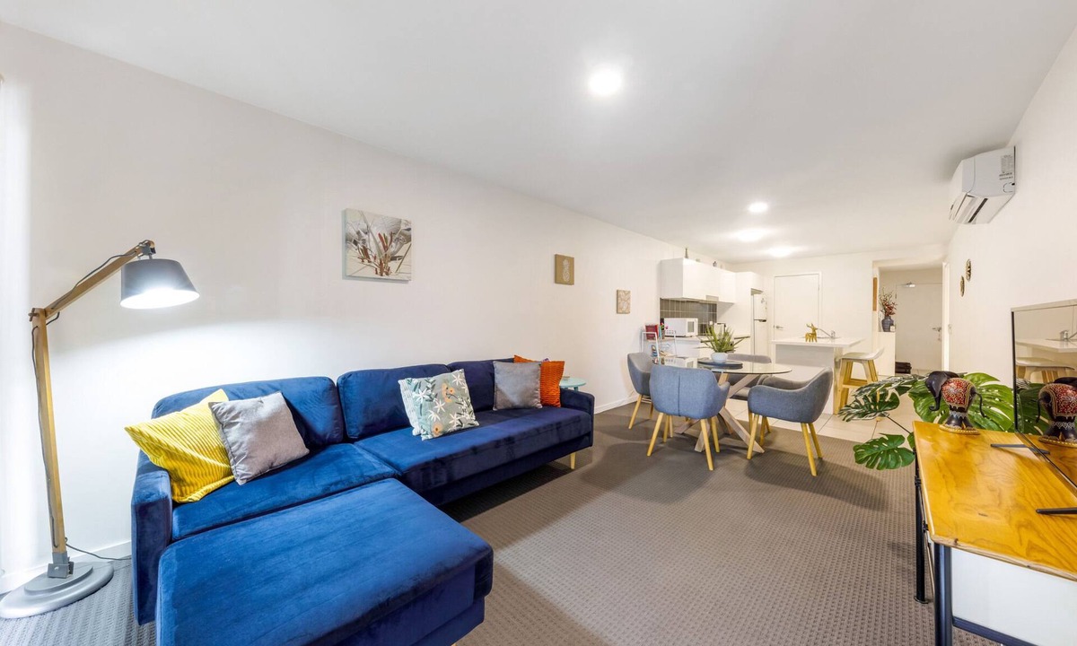 Sippy Downs Apartment | 3-Bed Unit with Pool & Gym by Bush & Beach