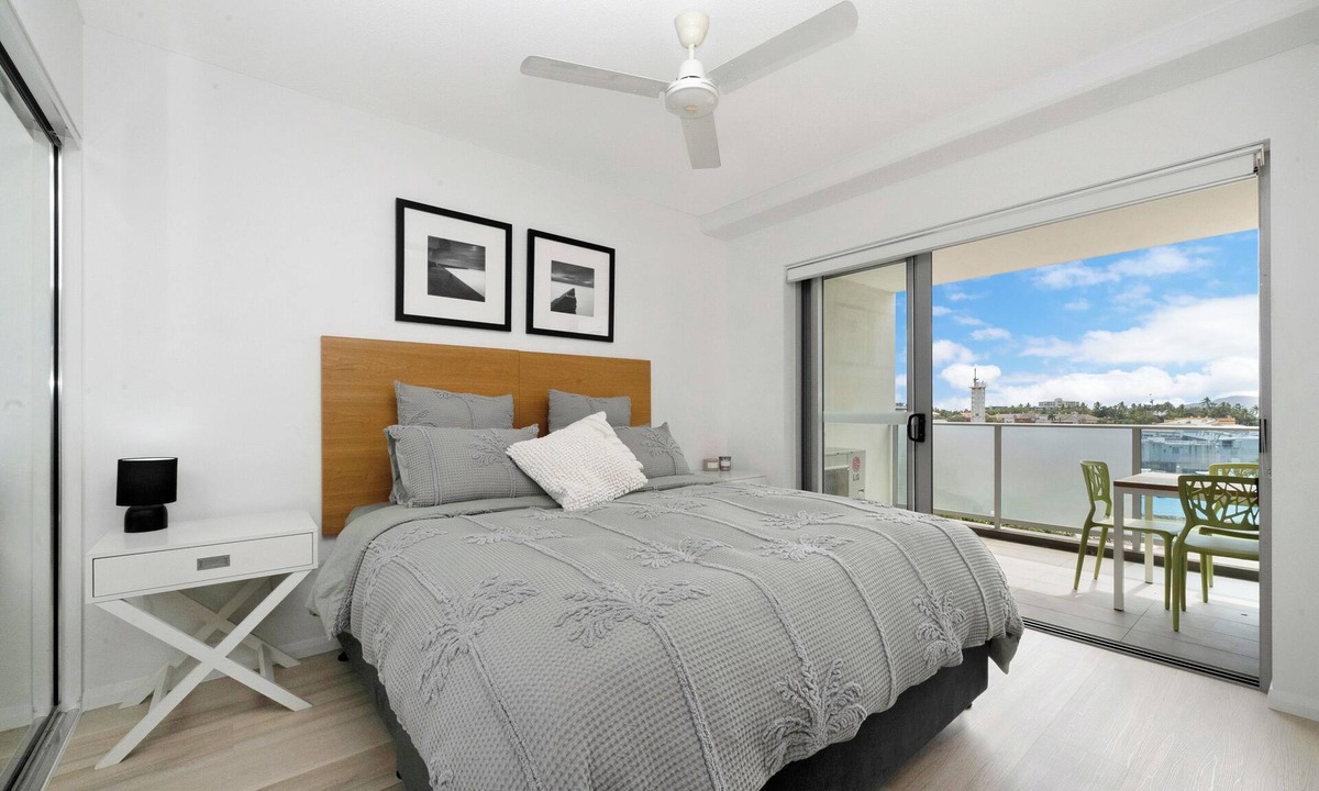 South Townsville Apartment | 3-bedroom spacious apartment in fabulous location South Townsville