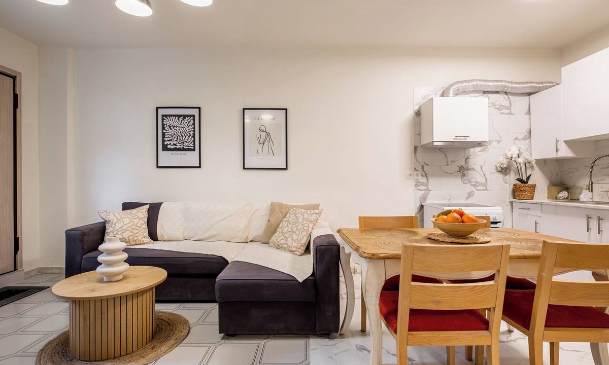 Vouliagmeni Apartment | 300 meters from the healing lake of Vouliagmeni 300m vor dem Heilenden See