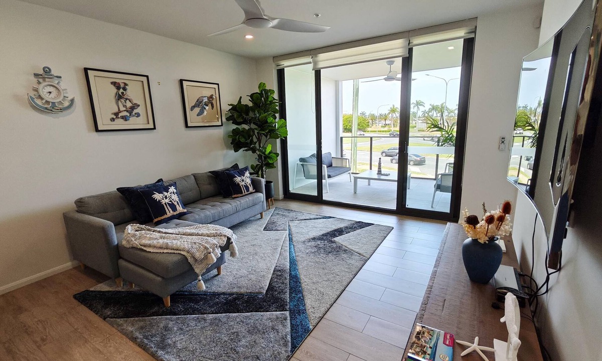Gold Coast Apartment | 3BR, 2BA Spacious Apartment with Parking. Common Pool & BBQ areas in Gold Coast