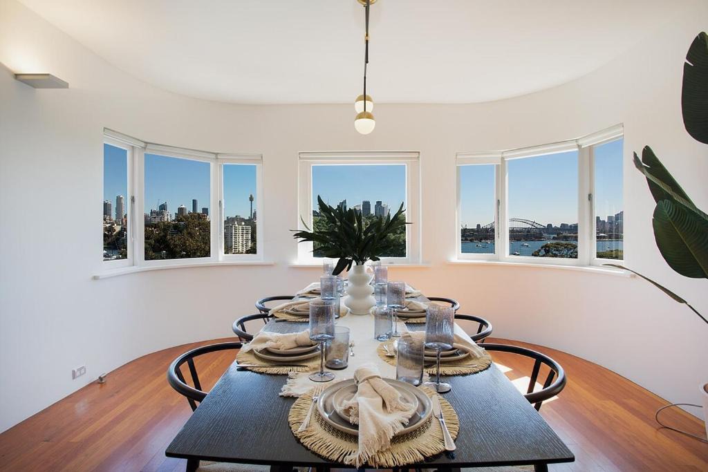 Darling Point Apartment | 3BR Penthouse Harbour Views