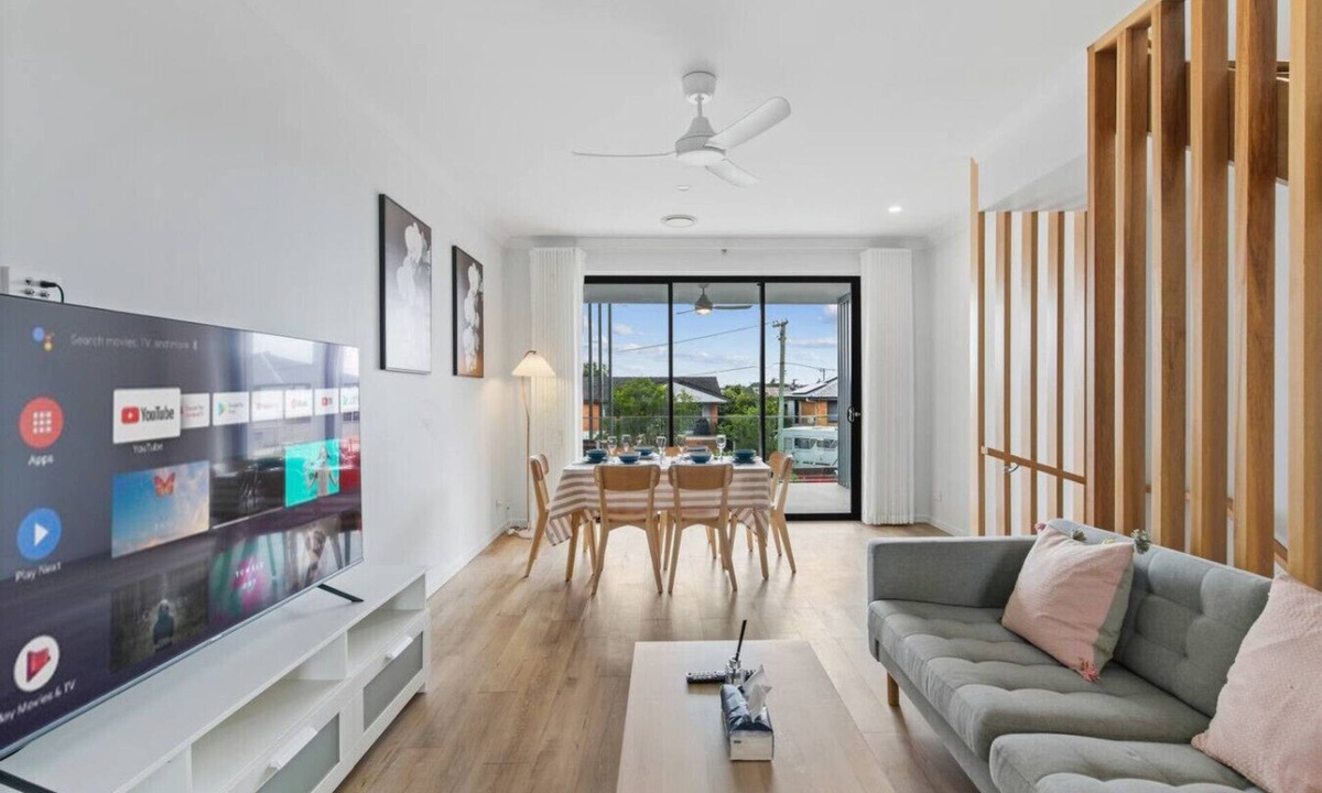 Upper Mount Gravatt House | 5-Min Walk to Garden City | Premium 4BR Home