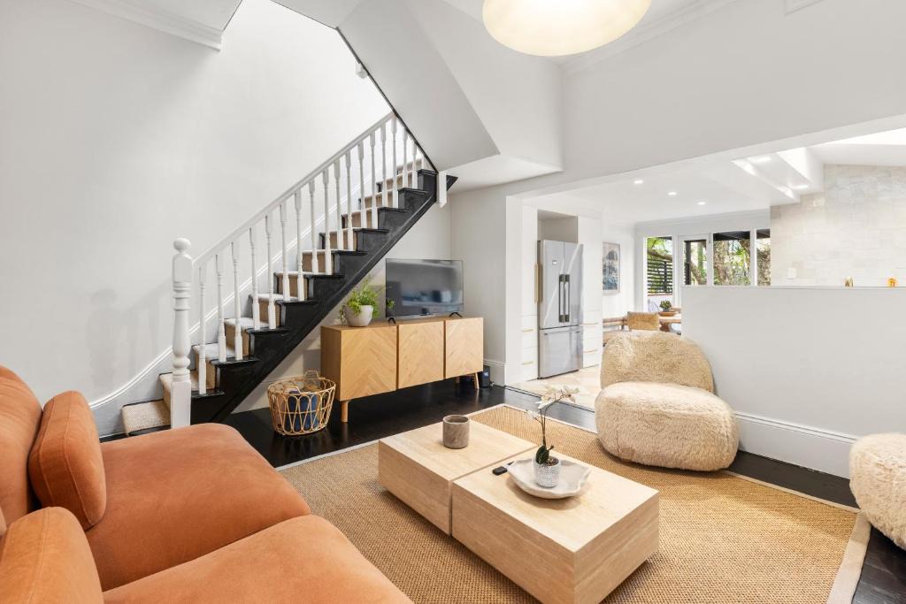Paddington Apartment | 5BR Paddington Home w Private Parking and Studio