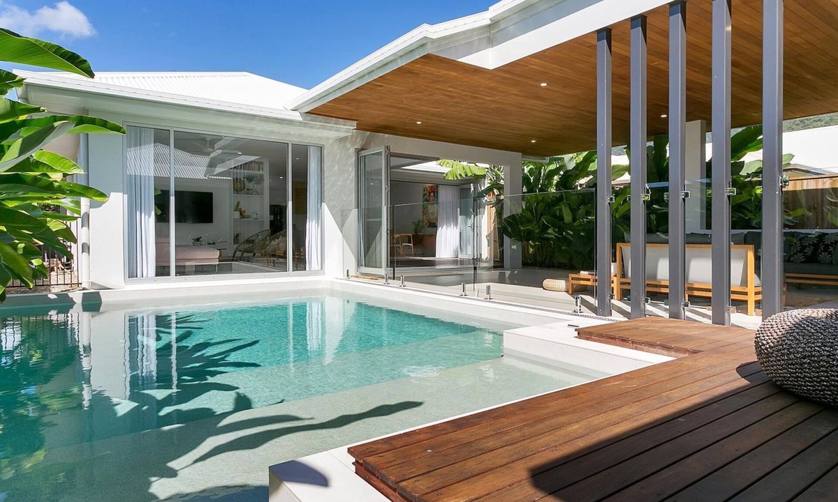 Palm Cove House | 94 Cascade Luxury Home Palm Cove