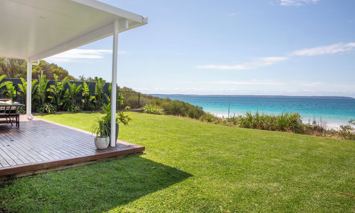 Callala Beach House | Absolute Beachfront | Pet Friendly | Sleeps 13