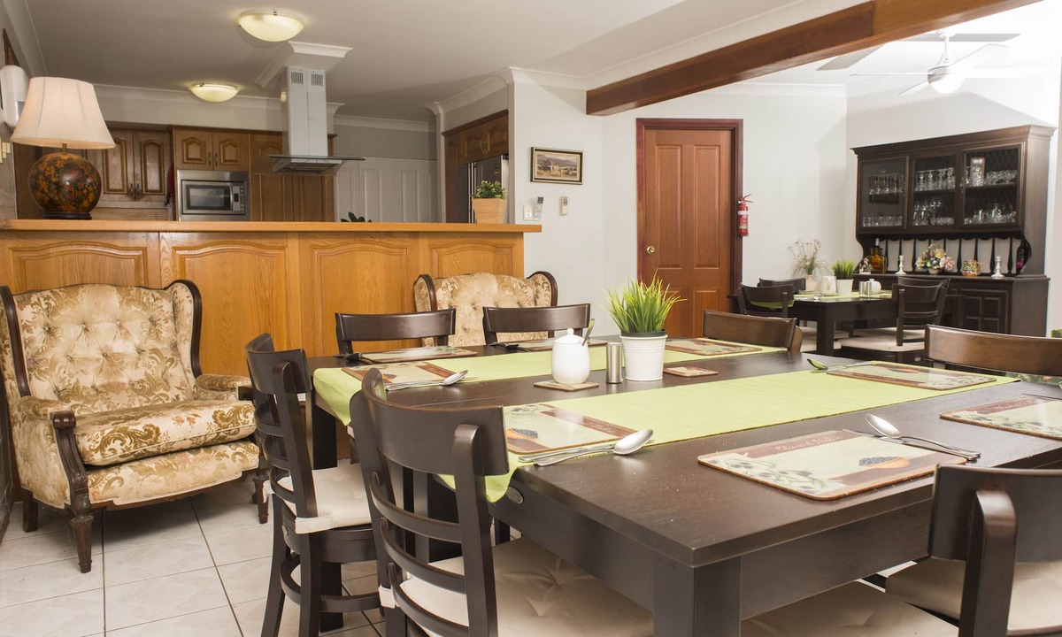 Redcliffe Bed & Breakfast | Ainslie Manor Guests House