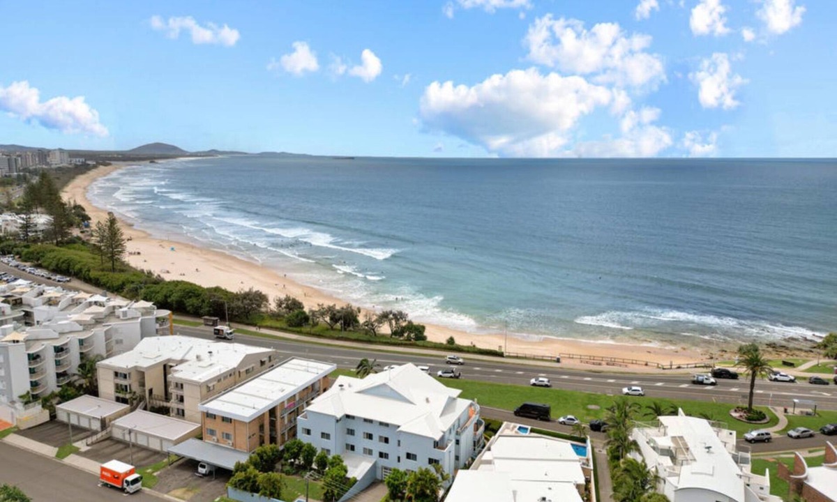 Alexandra Headland Apartment | Alex beach apartment , surf beach, surf club and breakfast supplies