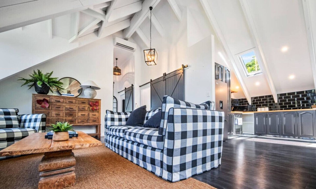 North Tamborine House | American Style Barn House On 5 Acres Private Land