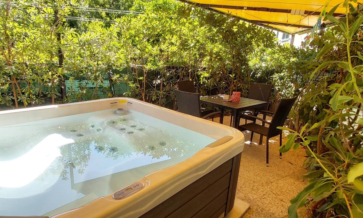 Split Apartment | Apartment Johnny II Split Croatia, hot tub, centre, beach, old town, promenade