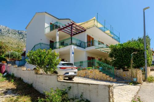 Ivan Dolac Apartment | Apartments Josip
