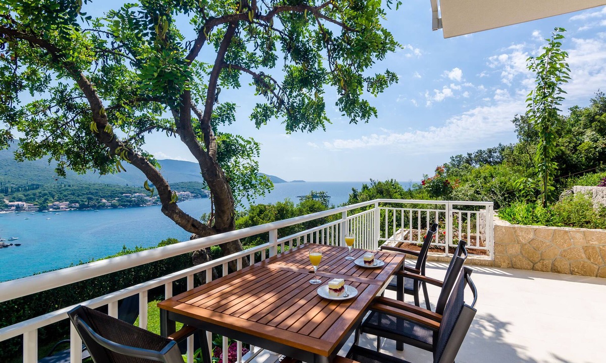 Molunat Apartment | Apartments Sara (Molunat) - One Bedroom Apartment with Terrace and Sea View