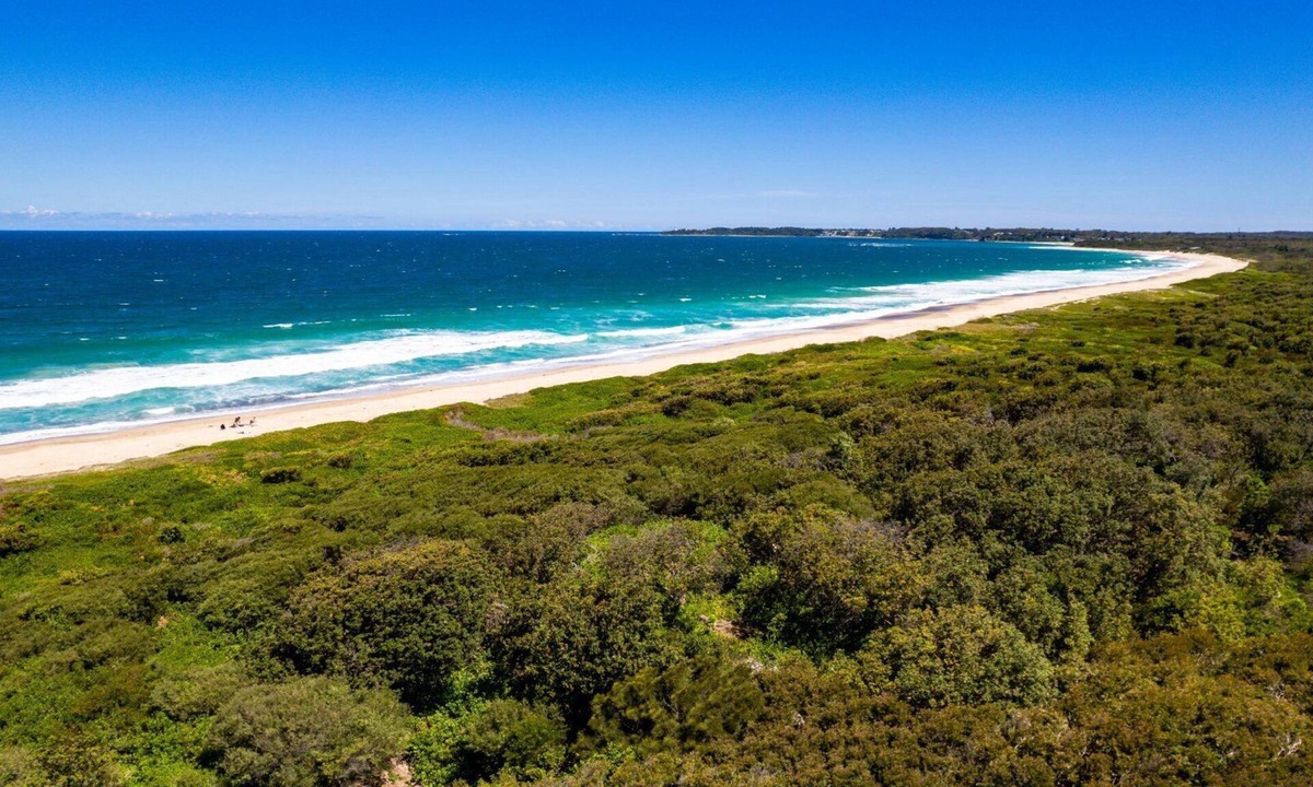 Budgewoi House | Aquavista; Beach, Lake, Ping Pong and Pool Table.