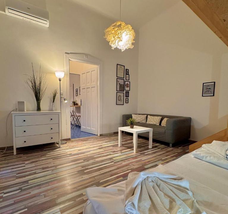 Palace District Apartment | Astoria Hideout