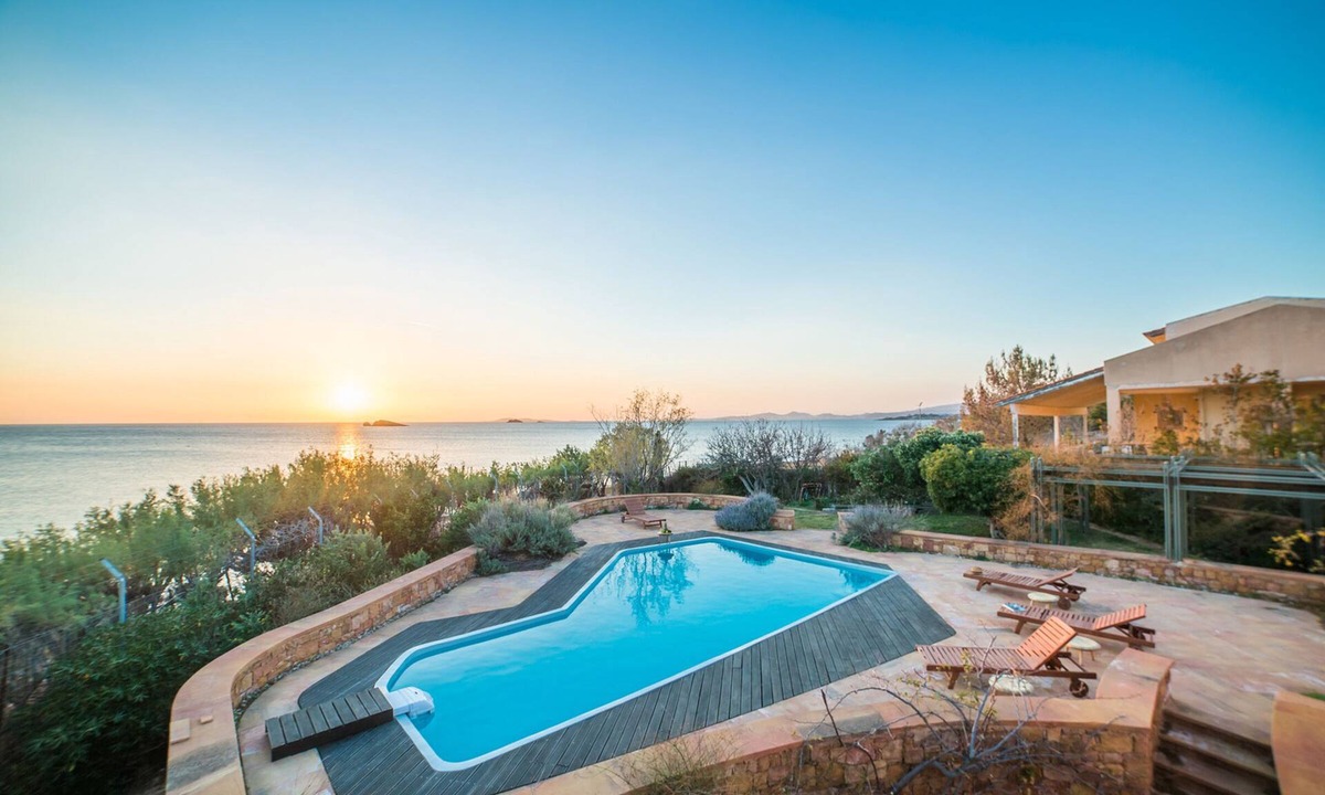 Saronida Villa | ATHENS BOHEME BEACHFRONT VILLA