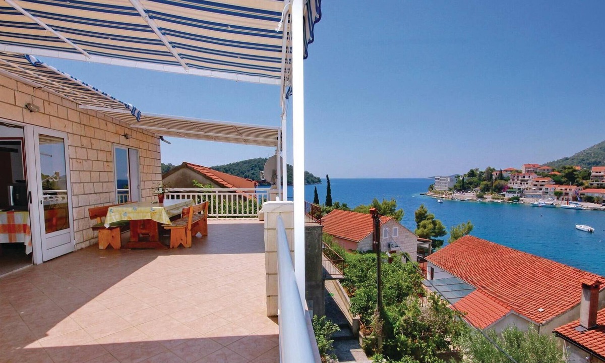 Brna Apartment | Awesome apartment in Brna with house sea view