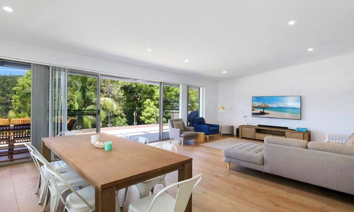 Terrigal Apartment | BEACH HAVEN | Close to beach , WIFI | Accom Holidays