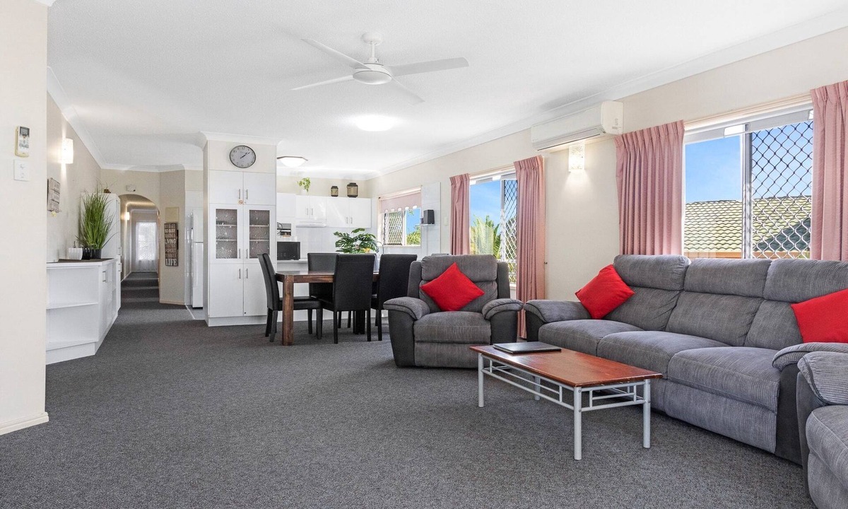 Torquay Apartment | Beachside 2-Bed Apartment with Secure Parking