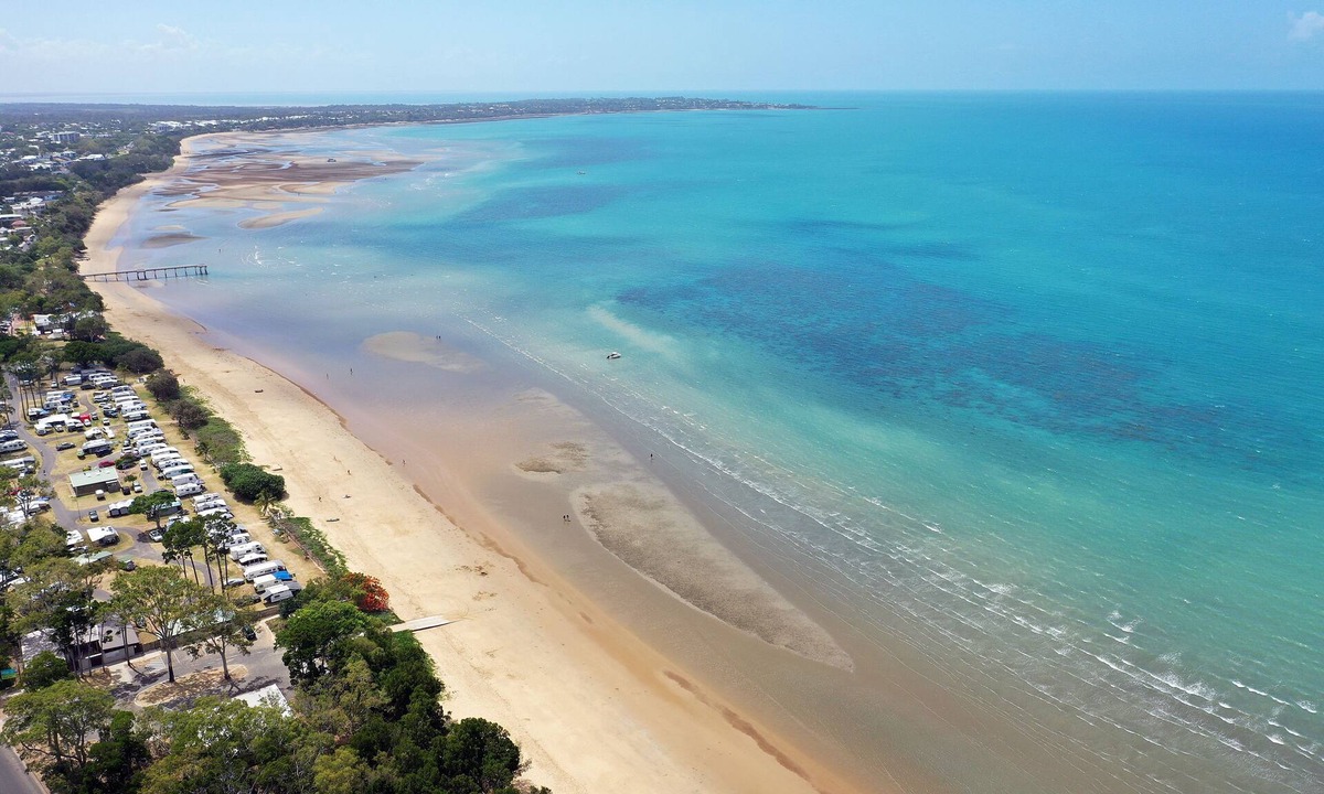 Scarness House | Beachside Retreat on Freshwater St, one street from the Beachfront. Free wifi