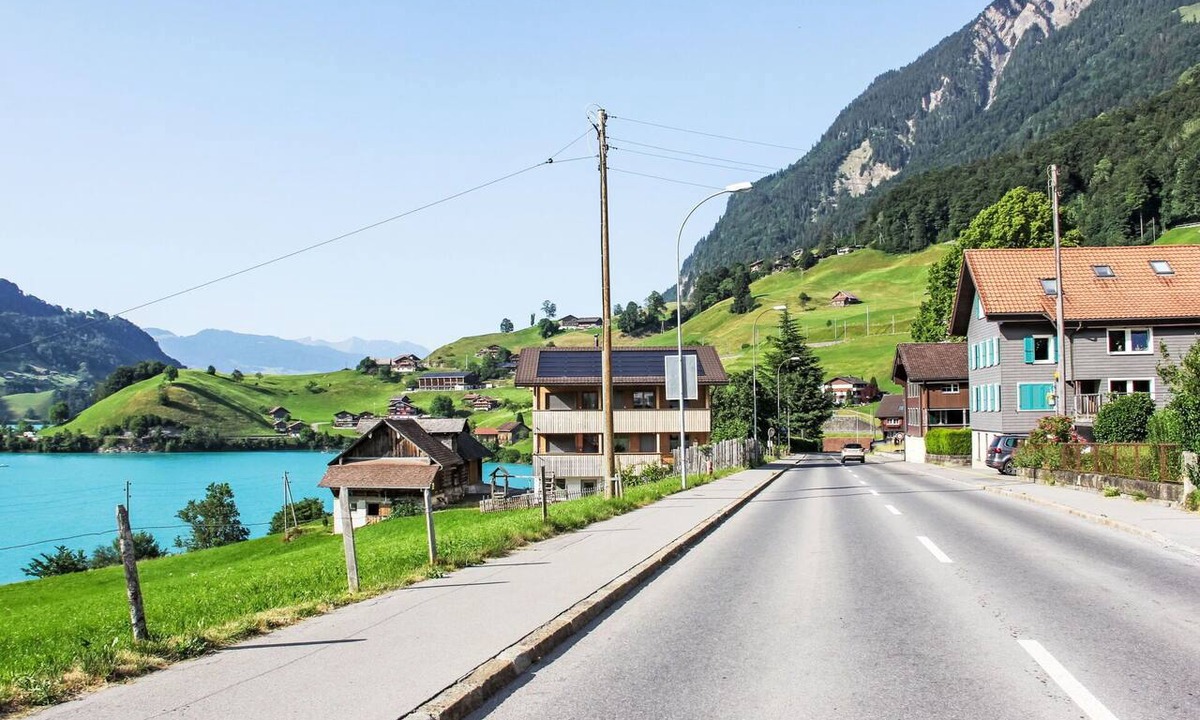 Lungern Apartment | Beautiful apartment for 6 guests with WIFI, patio and panoramic view
