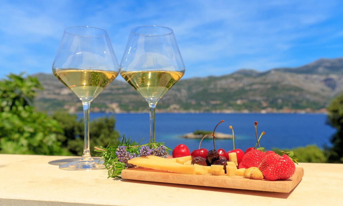 Cove Tri Zala (Zrnovo) Apartment | Beautiful seaview apartment near Korcula
