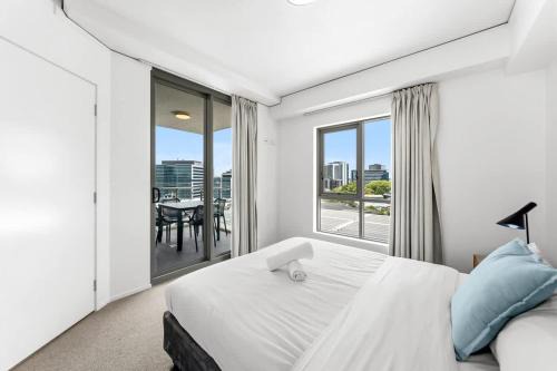 Bowen Hills Apartment | Belise - Executive 8th Floor Apt for 2