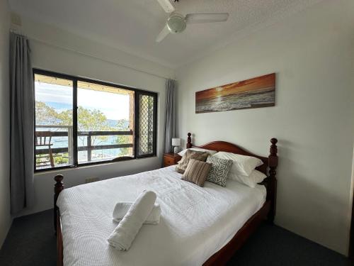 Newport Apartment | BlueWater Sunset Retreat 3BR with Pittwater Views