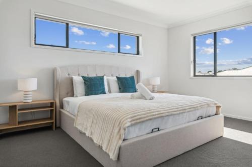Victoria Point House | Brand New 6BR Holiday Home Beach and Shop Workspace
