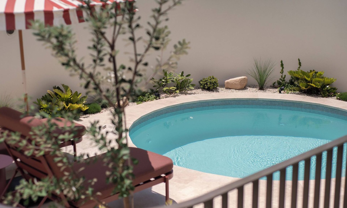 Mermaid Waters Apartment | Brand new guesthouse private mineral pool Mermaid Waters