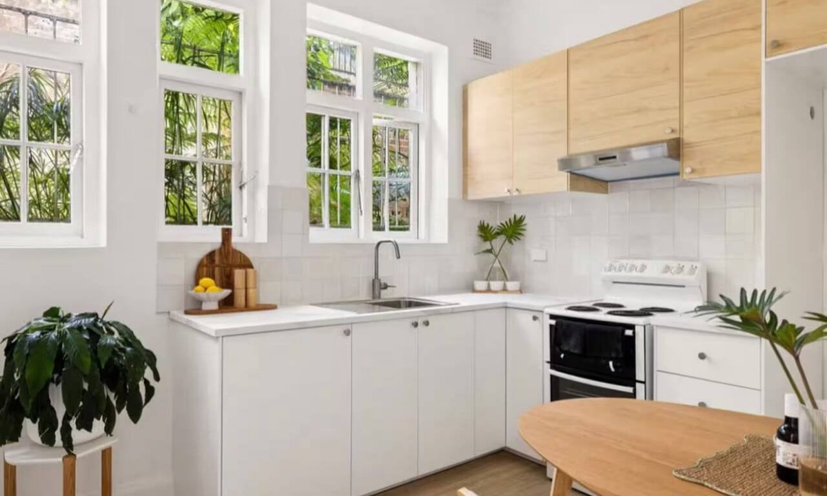 Darlinghurst Apartment | Bright Quiet Heritage Studio in Darlinghurst near transport cafes, supermarkets