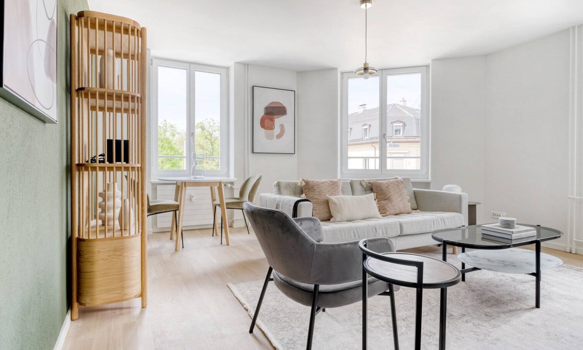 Hottingen Apartment | Bright Weinegg 2.5 Room w/ Storage, 10 mins to Seefeld, by Blueground