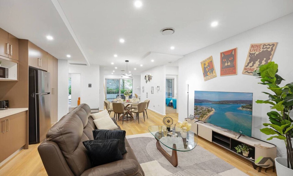 Camperdown Apartment | Camperdown: Spacious Apt · 3 Beds + Large Space