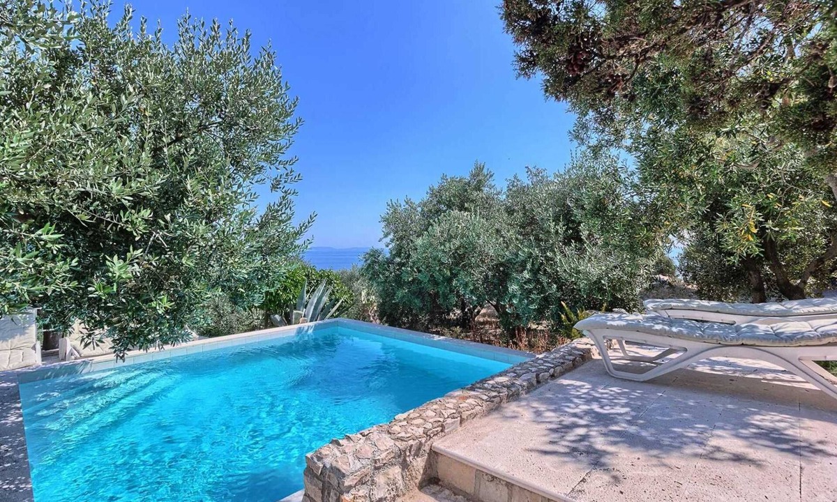 Podobuce Villa | Casa Garden - six bedroom house for 12 guests, heated pool and close to beaches by MyWaycation
