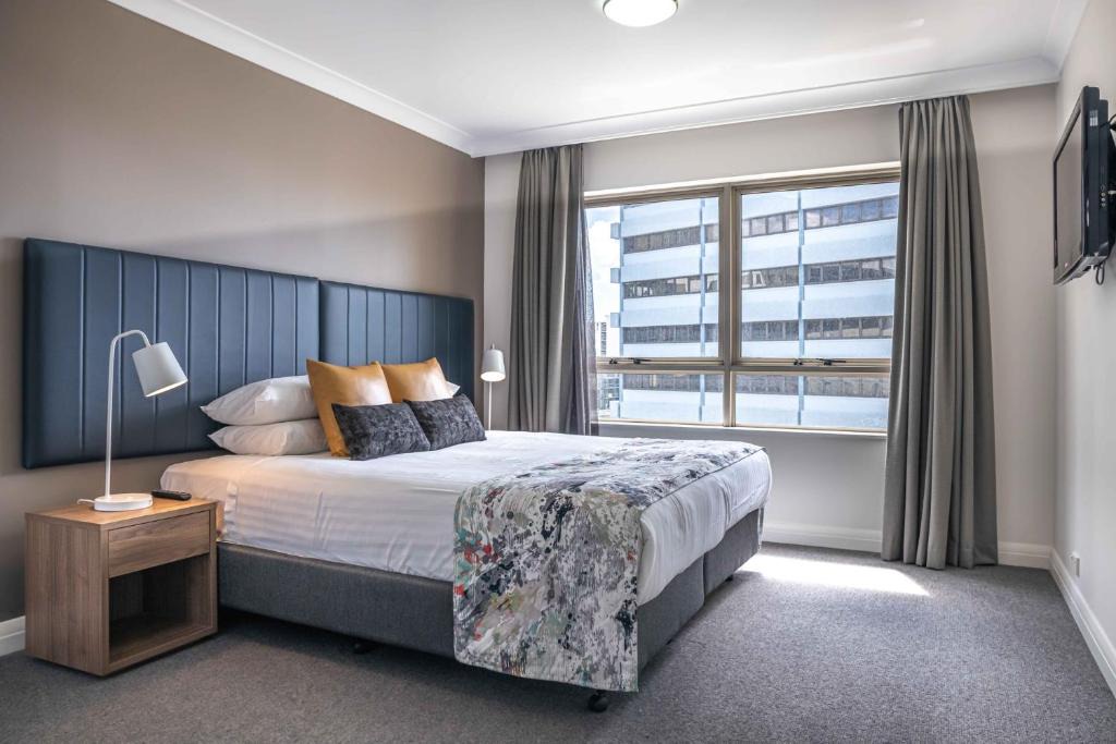 Chatswood Apartment | Central 1-Bed with Parking, Pool, Sauna & Gym