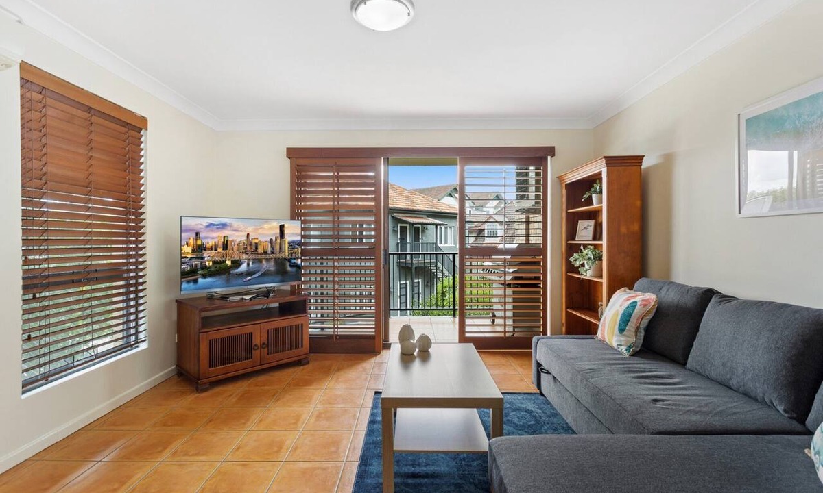 New Farm Apartment | Charming 2-Bed Apartment with City Views