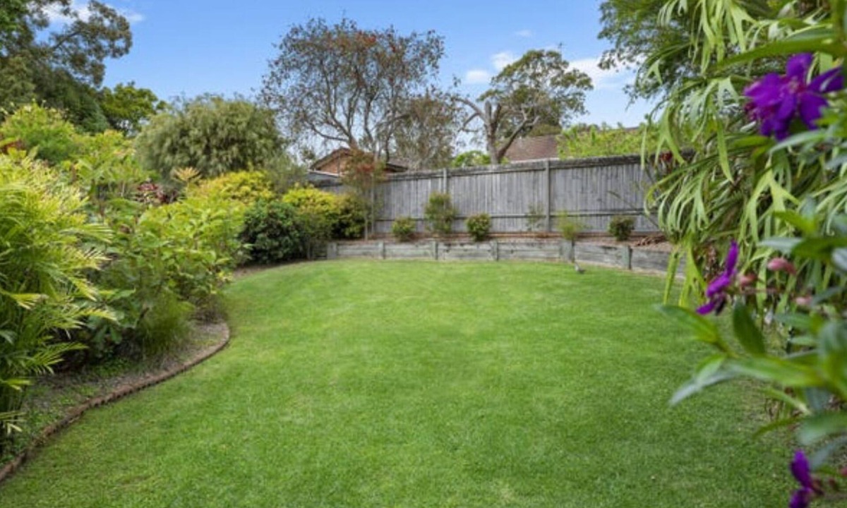 Mount Colah House | Chic Stylish Getaway with Stunning garden view Granny Flat in MC 2079