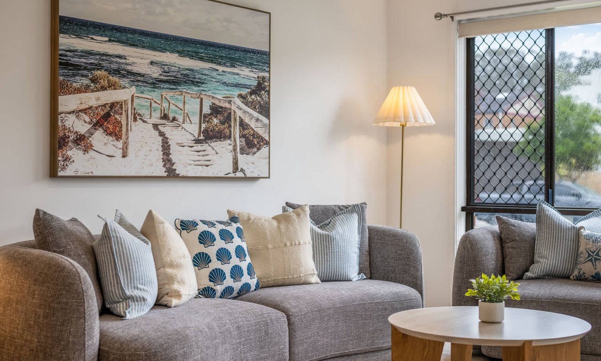 Warana House | Coastal family home - 4BR, walk to beach