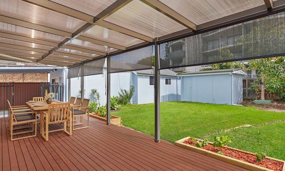 The Entrance House | Coastal Family Retreat, Walk to Beach & Lake