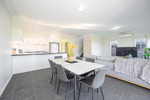 Colebee House | Colebee Family Ideal Home Supermarket Park is Nearby