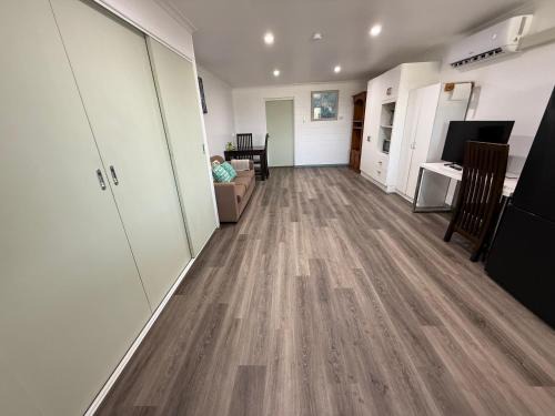 Bowen Apartment | Comfortable studio in Bowen 4805