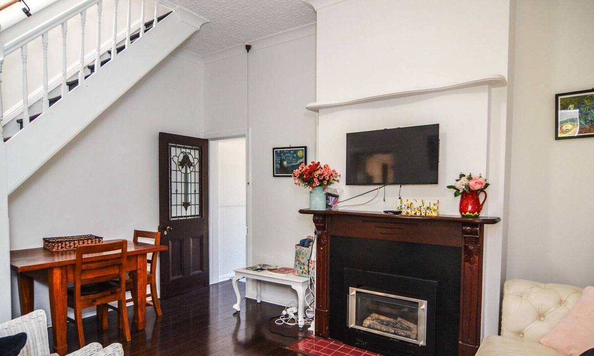 Lithgow House | Comfortable Victorian Terrace close to shops