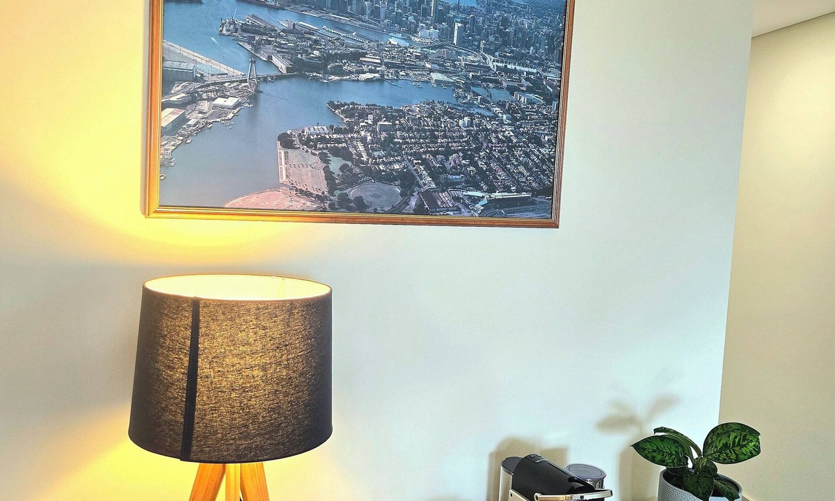 Wollongong CBD Apartment | Cozy Modern Stayz | Free Parking | 1-Min Station, 5-Min Hospital | Heated Pool