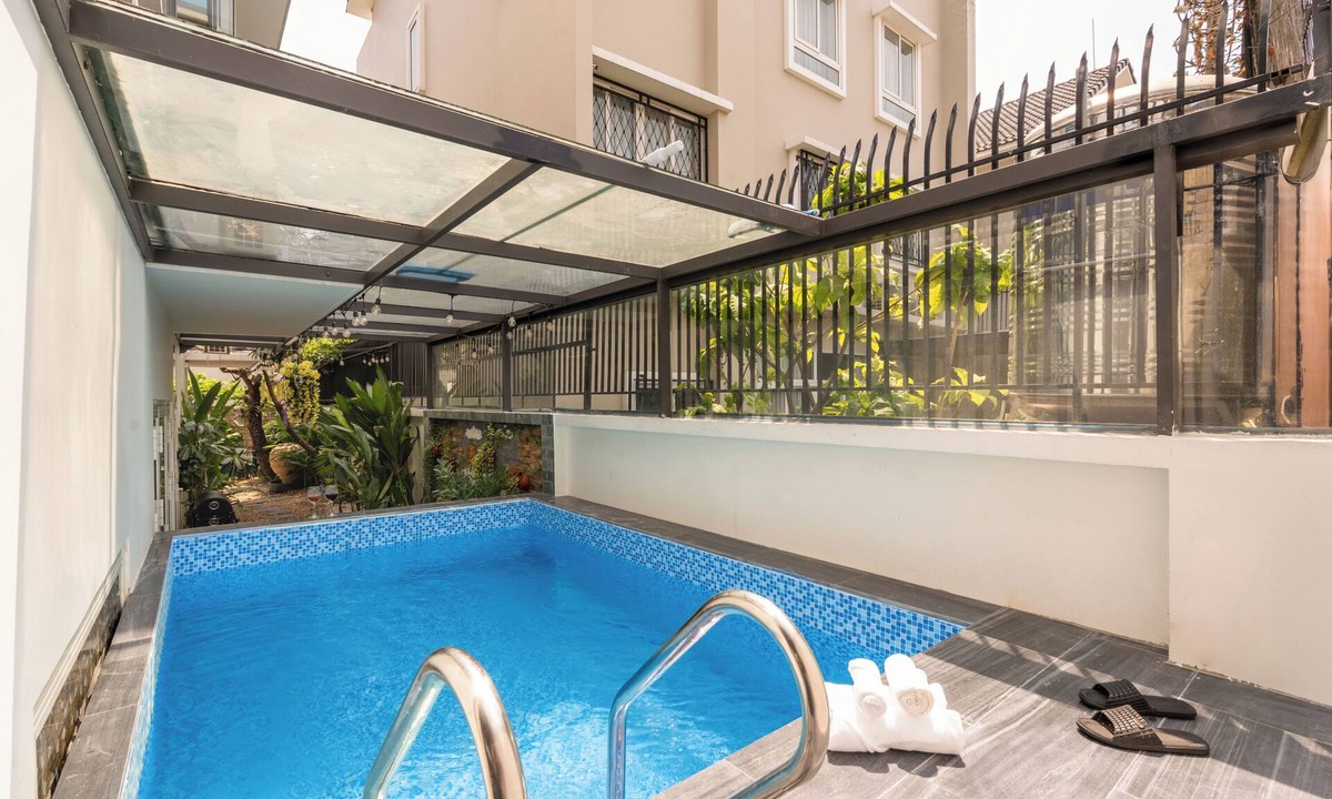 Thu Thiem Villa | D2 Center Pool Villa with 6 bedrooms