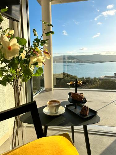 Komarna Apartment | Double pleasure - two apartments with sea views and pool - Studio 5 & 8