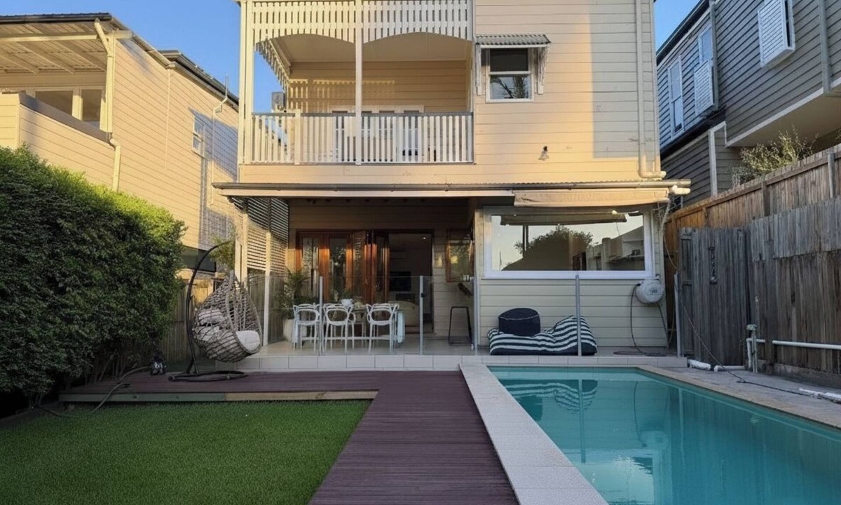 East Brisbane House | East Brisbane Federation-Style Pool Villa