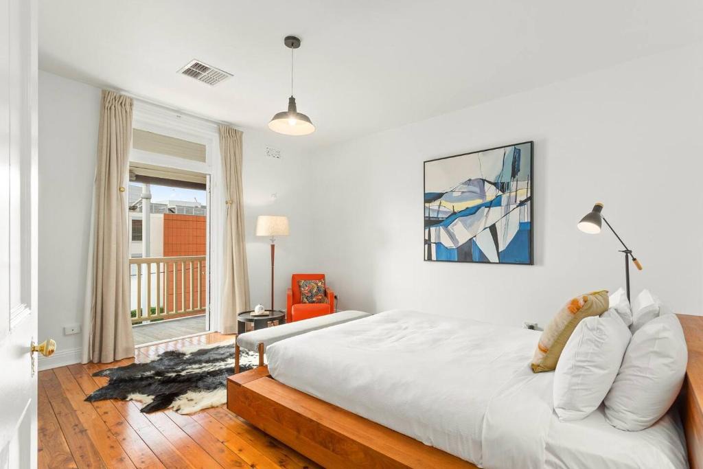 Millers Point Apartment | Eclectic Heritage Comfort with Terrace and Views