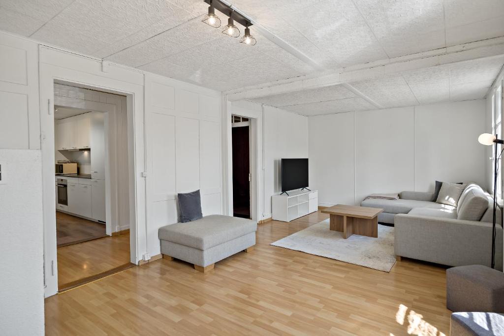 Emmen House | Erlen Rooms