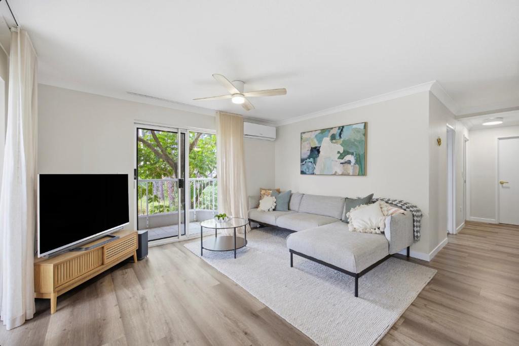 Burleigh Heads Apartment | Family Retreat - Pool, Tennis & Beach